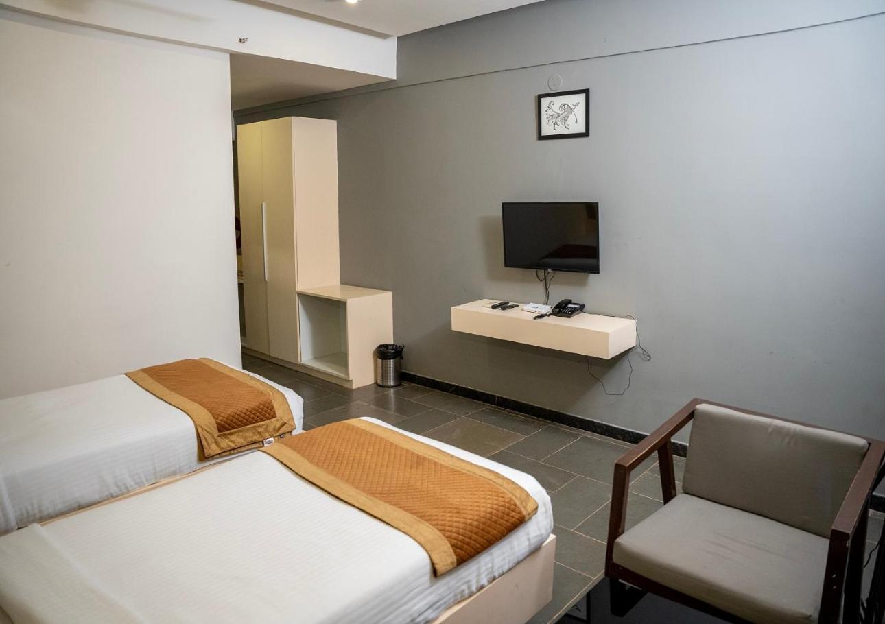 Hotel Dwarawata Dharwad Dış mekan fotoğraf