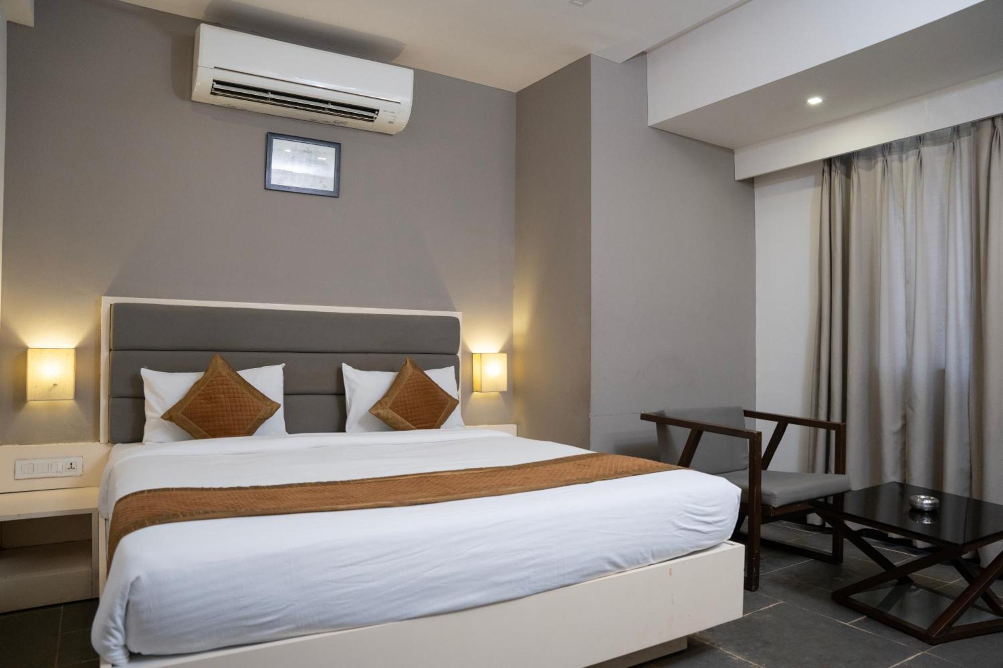 Hotel Dwarawata Dharwad Dış mekan fotoğraf