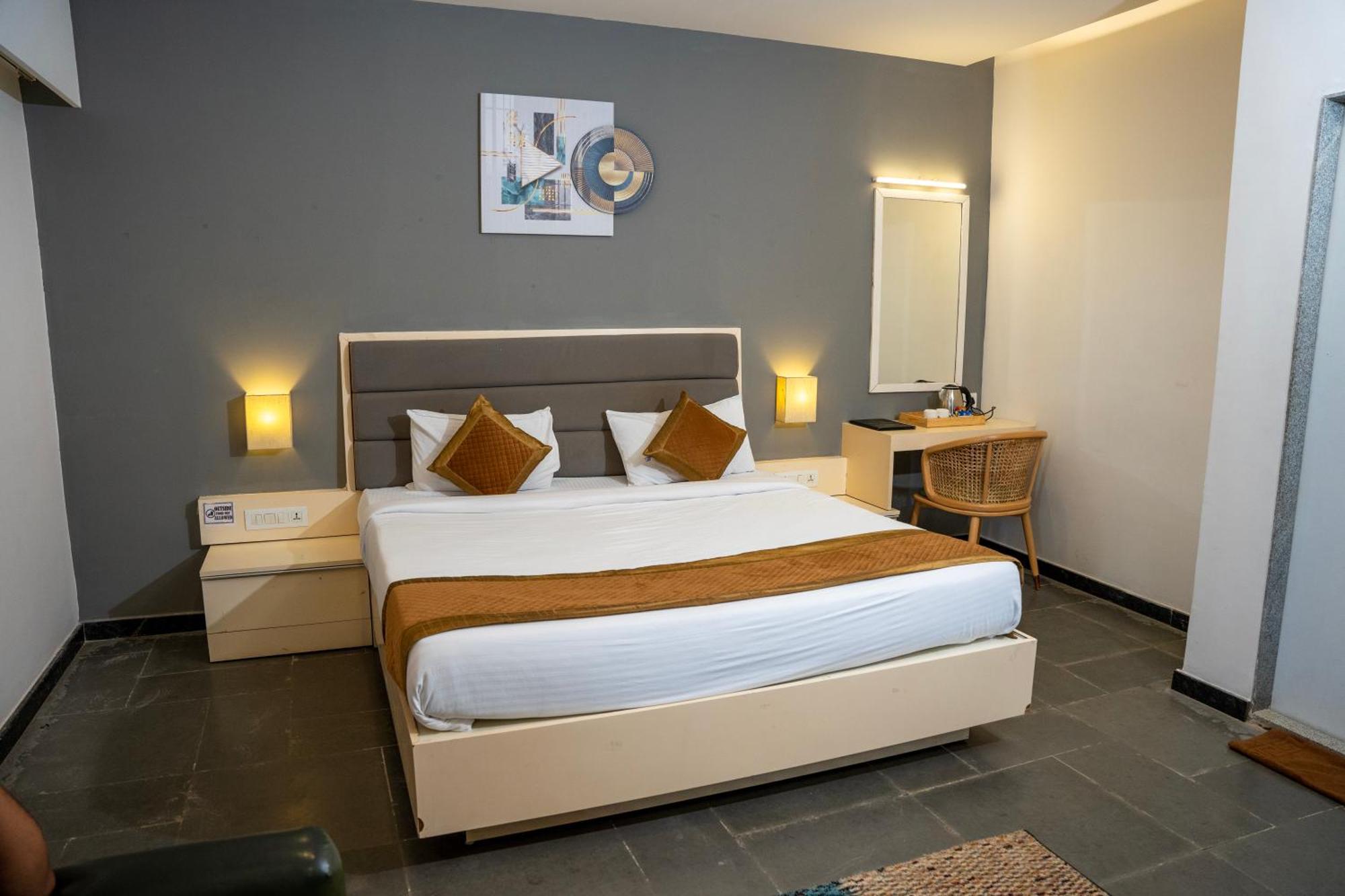 Hotel Dwarawata Dharwad Dış mekan fotoğraf