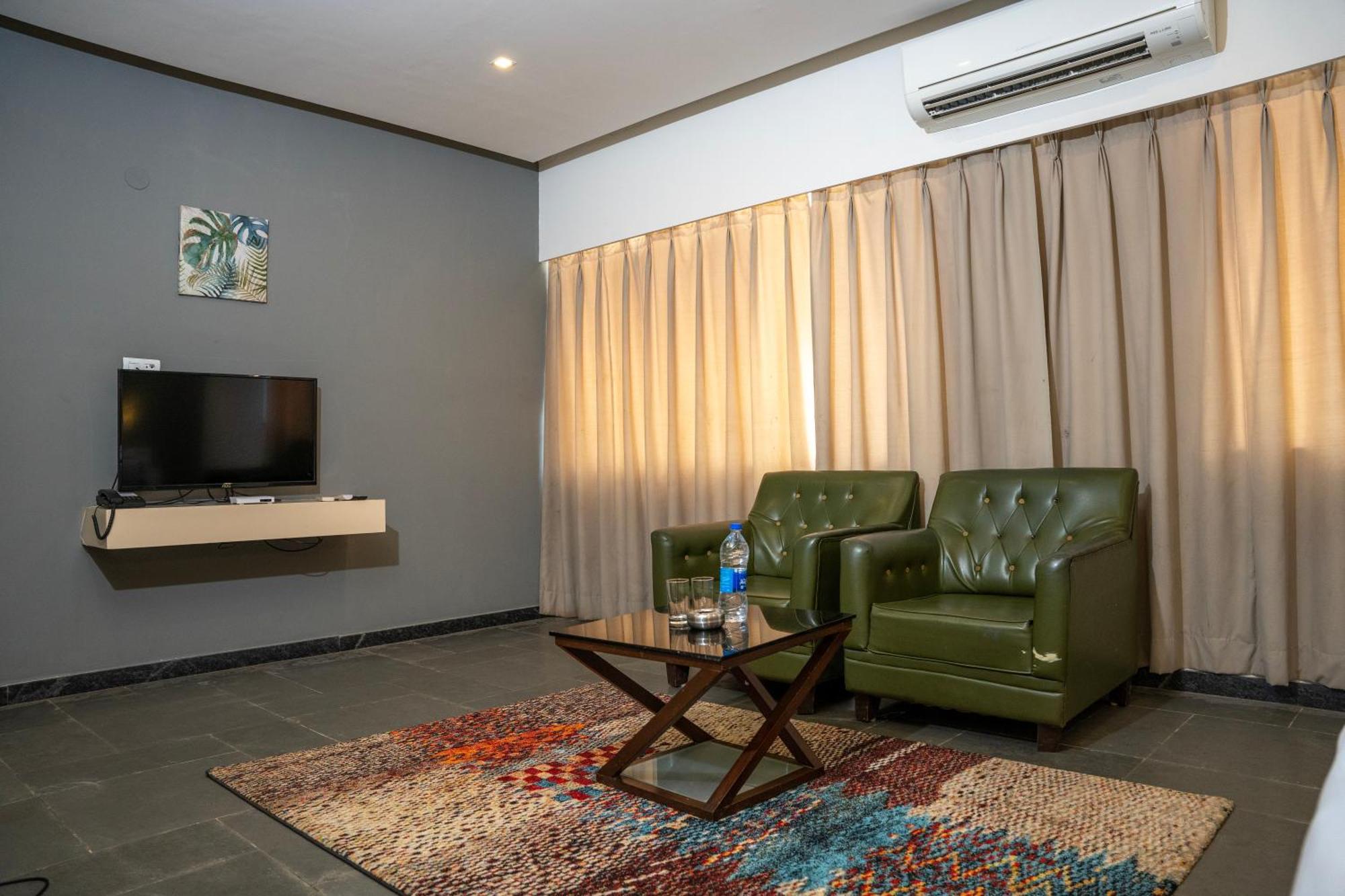 Hotel Dwarawata Dharwad Dış mekan fotoğraf