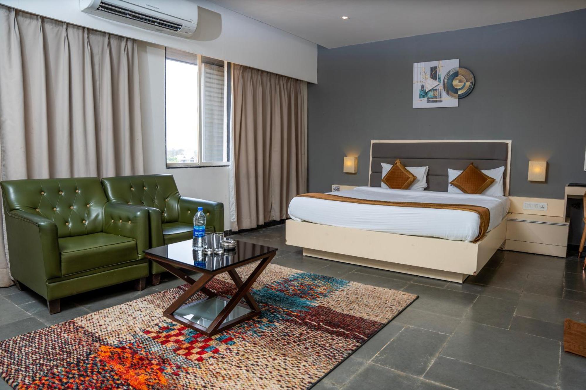 Hotel Dwarawata Dharwad Dış mekan fotoğraf